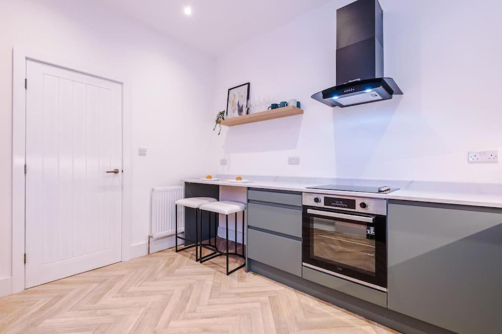 5 Bed Salford Sanctuary Retreat Holiday home *
