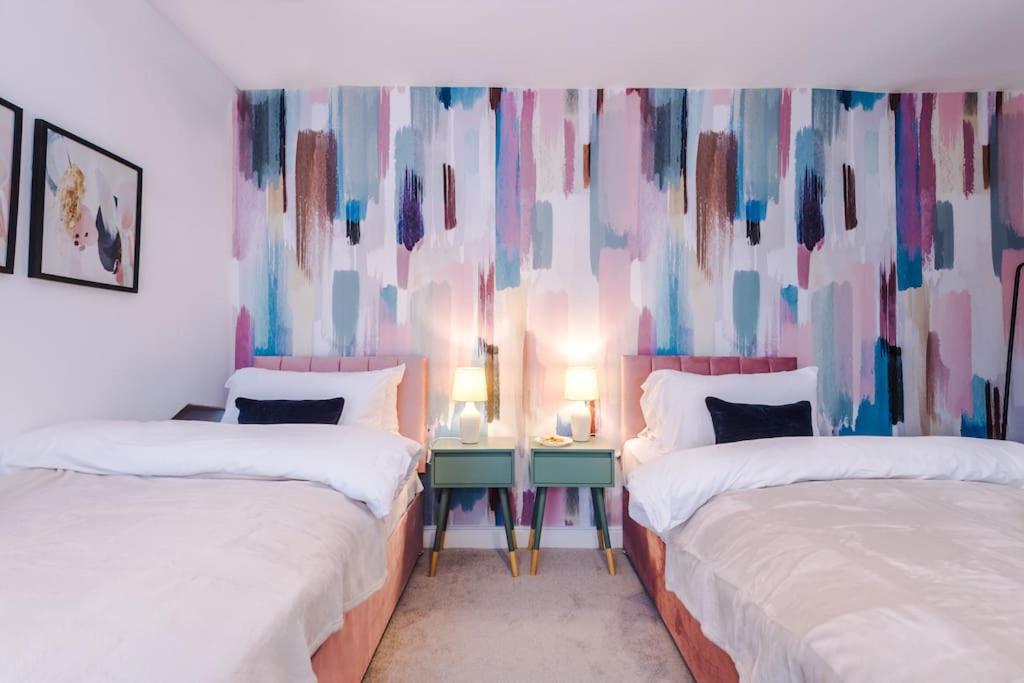 5 Bed Salford Sanctuary Retreat *