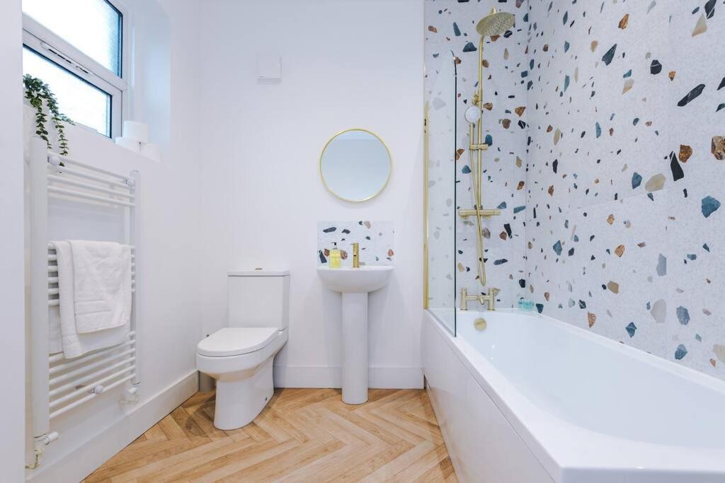 Holiday home 5 Bed Salford Sanctuary Retreat Manchester