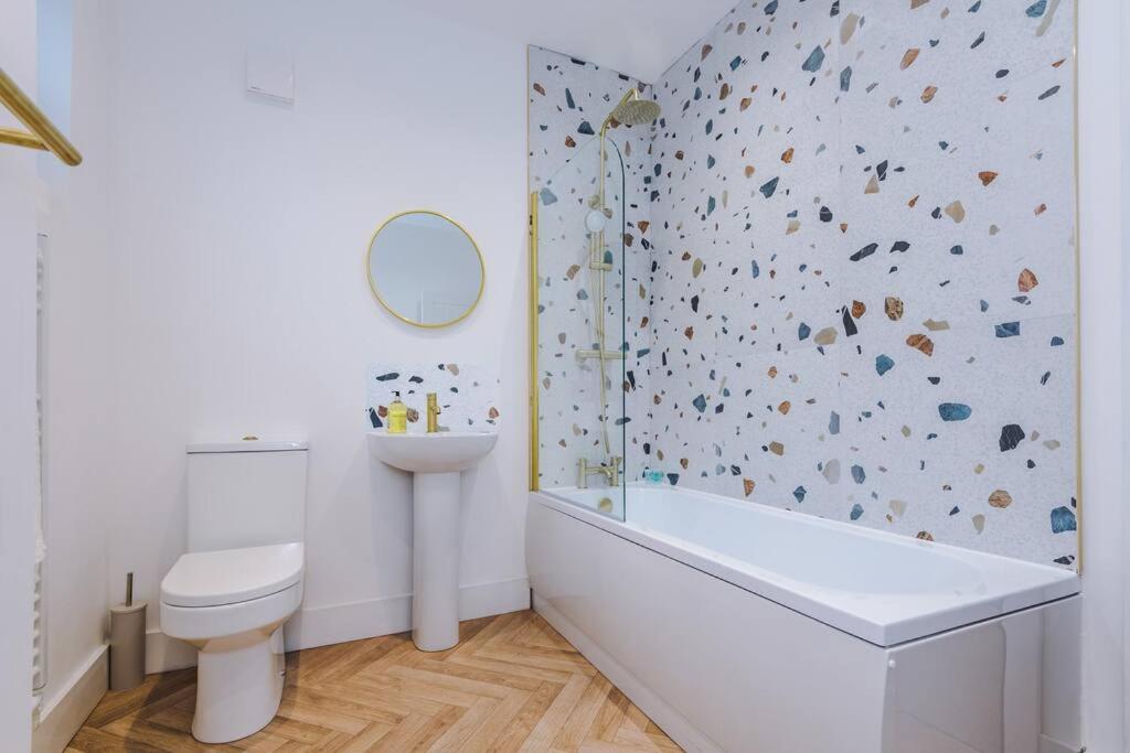 5 Bed Salford Sanctuary Retreat