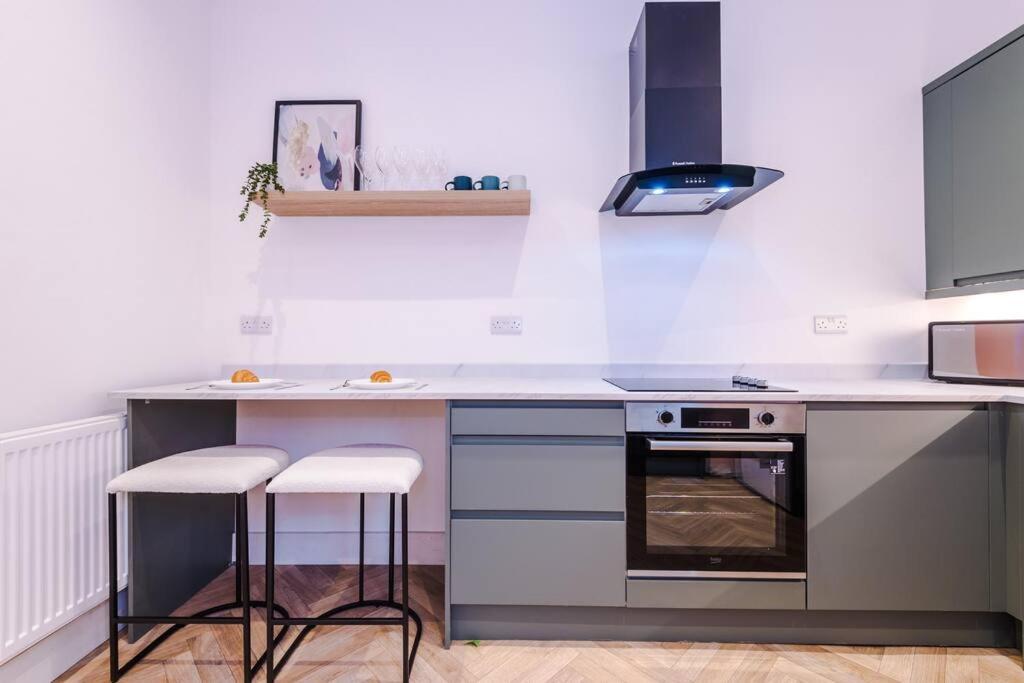 5 Bed Salford Sanctuary Retreat *