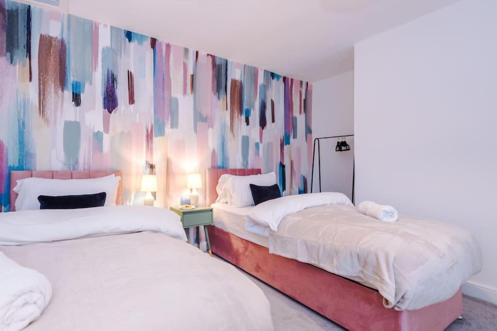 5 Bed Salford Sanctuary Retreat Holiday home *