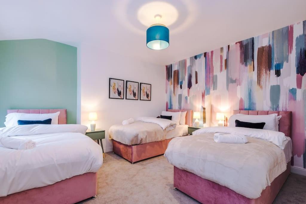 5 Bed Salford Sanctuary Retreat *