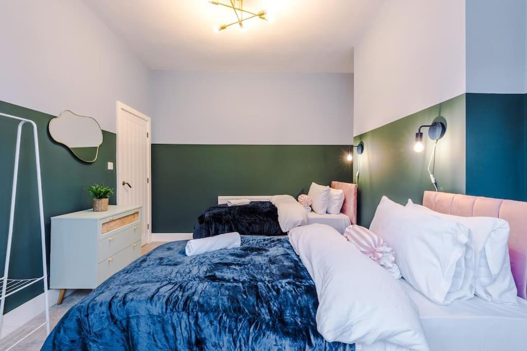 5 Bed Salford Sanctuary Retreat Holiday home Manchester